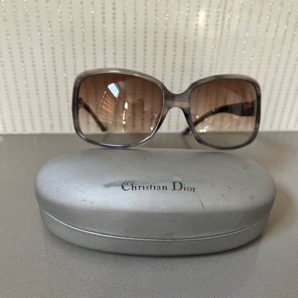 Dior Tortoise Shell Grey Oversized Sunglasses - Picture 11 of 13